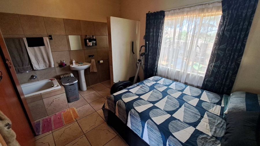 4 Bedroom Property for Sale in Uitsig Free State